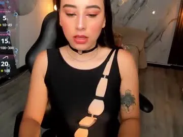 hinicky – webcam model profile photo Image 2