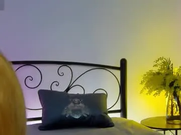 Amy_Blush chat room preview Image 8