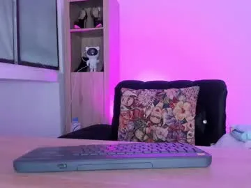 adeelinee chat room preview Image 3