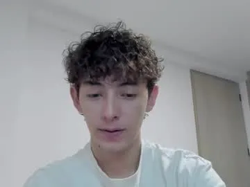 sareandrob – webcam model profile photo Image 16