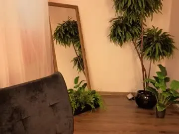 katie_deville – webcam model profile photo Image 10