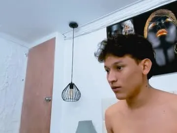 krisi_kiss – webcam model profile photo Image 2