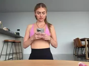 naomirhoades chat room preview