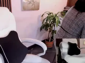 little_effy18_ chat room preview Image 3