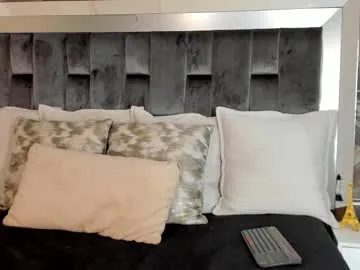 tiara_r – webcam model profile photo Image 6