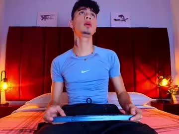 alyonaqueen_ – webcam model profile photo Image 14