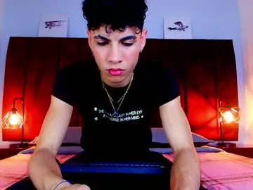 alyonaqueen_ – webcam model profile photo Image 3