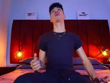 alyonaqueen_ – webcam model profile photo Image 6