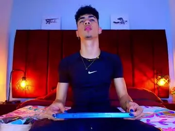 alyonaqueen_ – webcam model profile photo Image 7