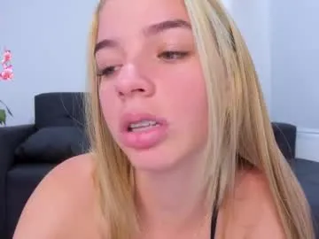 little_effy18_ chat room preview Image 8