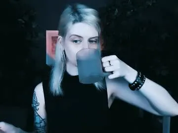 little_effy18_ chat room preview Image 2