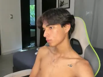 little_effy18_ chat room preview Image 2