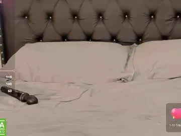 little_effy18_ chat room preview Image 4