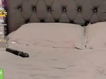 little_effy18_ chat room preview Image 6