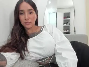 angellspartner – webcam model profile photo Image 3