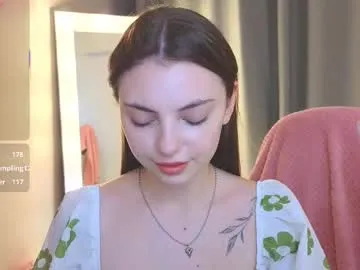 katy_and_paola chat room preview Image 16