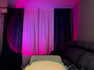 little_effy18_ chat room preview Image 4