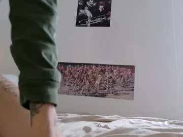 little_effy18_ chat room preview Image 4