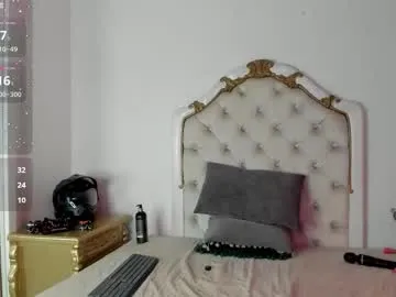 little_effy18_ chat room preview Image 11