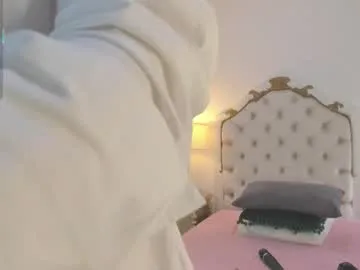 little_effy18_ chat room preview Image 8