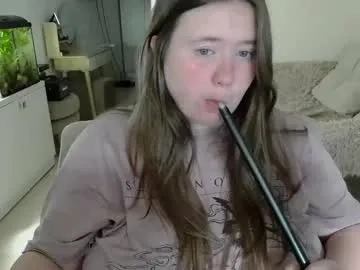 issasmyth – webcam model profile photo Image 5