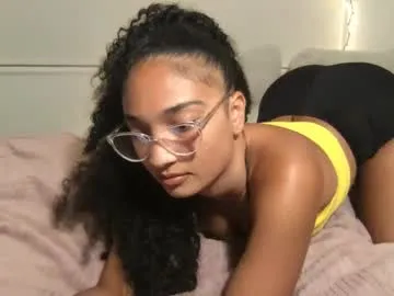 michellnaug – webcam model profile photo Image 12