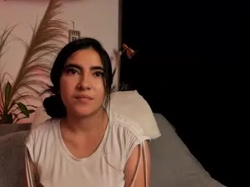 annatigarr – webcam model profile photo Image 5