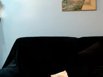 little_effy18_ chat room preview Image 13