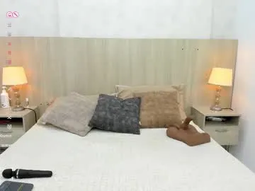 littlee33 chat room preview Image 12