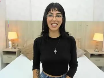 littlee33 chat room preview Image 15