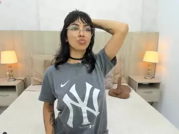 littlee33 chat room preview Image 7