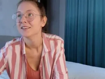 gina_akemi – webcam model profile photo Image 7