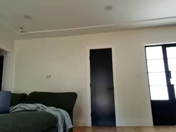 little_effy18_ chat room preview Image 11