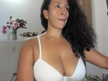 amazing_bitch chat room preview Image 2