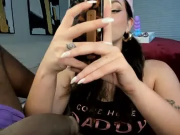 little_effy18_ chat room preview Image 9