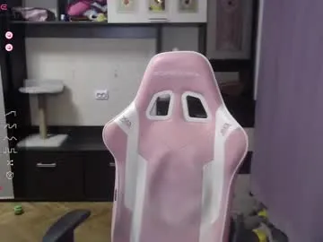 queeneliaa_ – webcam model profile photo Image 8