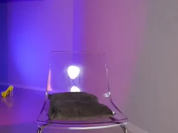 little_effy18_ chat room preview Image 4