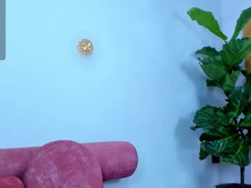 LindaSofiaa chat room preview Image 4