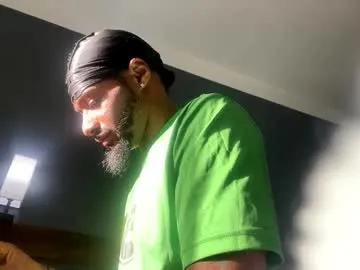 uwuxo – webcam model profile photo Image 12