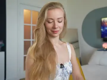 EmmaLush – webcam model profile photo Image 2