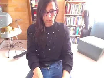 blushing_star – webcam model profile photo Image 9