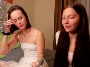 thaisadara24 – webcam model profile photo Image 3