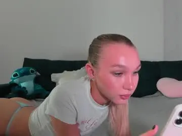 little_effy18_ chat room preview Image 4