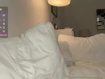 little_effy18_ chat room preview Image 11