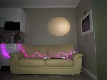 angellspartner – webcam model profile photo Image 6