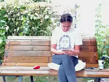 bezvanili – webcam model profile photo Image 11