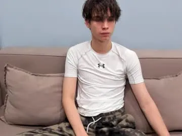 little_effy18_ chat room preview Image 17