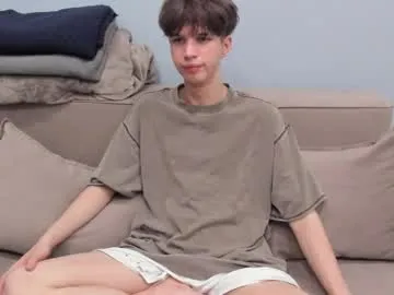 little_effy18_ chat room preview Image 3