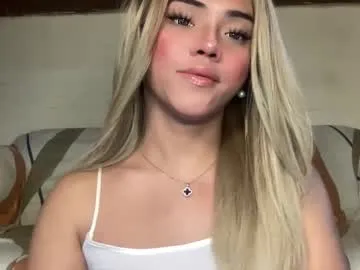 little_effy18_ chat room preview Image 4