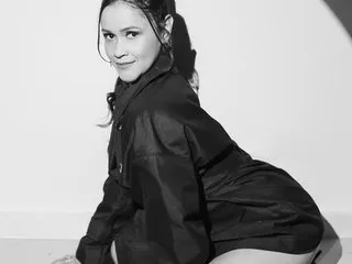 sasha_sissy1 – webcam model profile photo Image 2